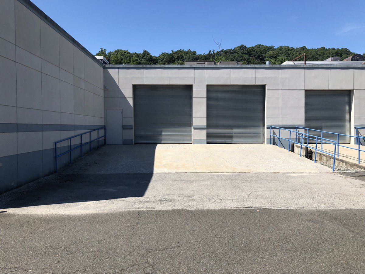 NY_Commercial's tweet photo. #3FORTUNE500COMPANIES

Industrial For Sale
TOTAL BUILDING SF 59,093
LAND ACRES 7.01 Acres
TENANTS 4 / NNN LEASES
SINGLE STORY 
DOCKS 5 / DRIVE INS 8
CEILING HEIGHTS 16' - 22'
ONSITE PARKING / FIRE SPRINKLERS
100% occupied with long term leases in place https://t.co/UIPFZemS6d
