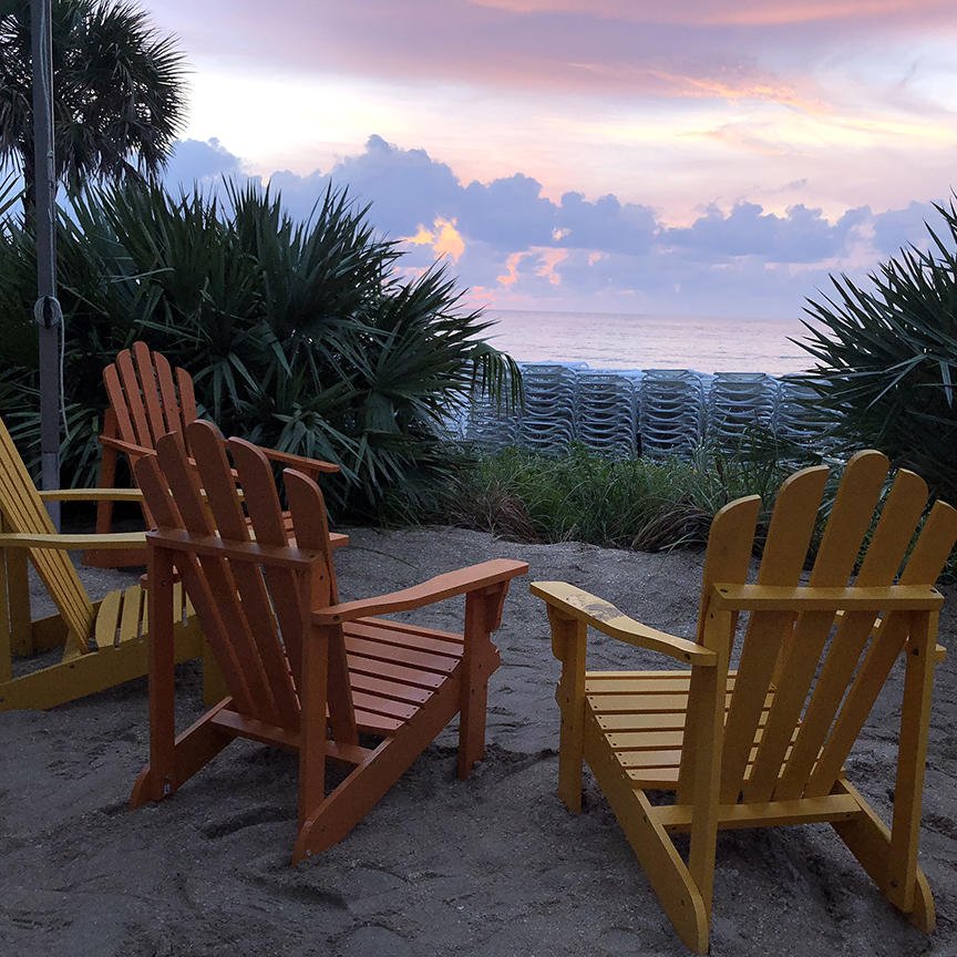 SoleOTO's tweet photo. 🤩Fall is in the air! 🍁
#soleoto #fall #sunnyisle #relax #beachside #dusk #sky #startliving #noblehouseresorthotels https://t.co/38FDA8Is9U