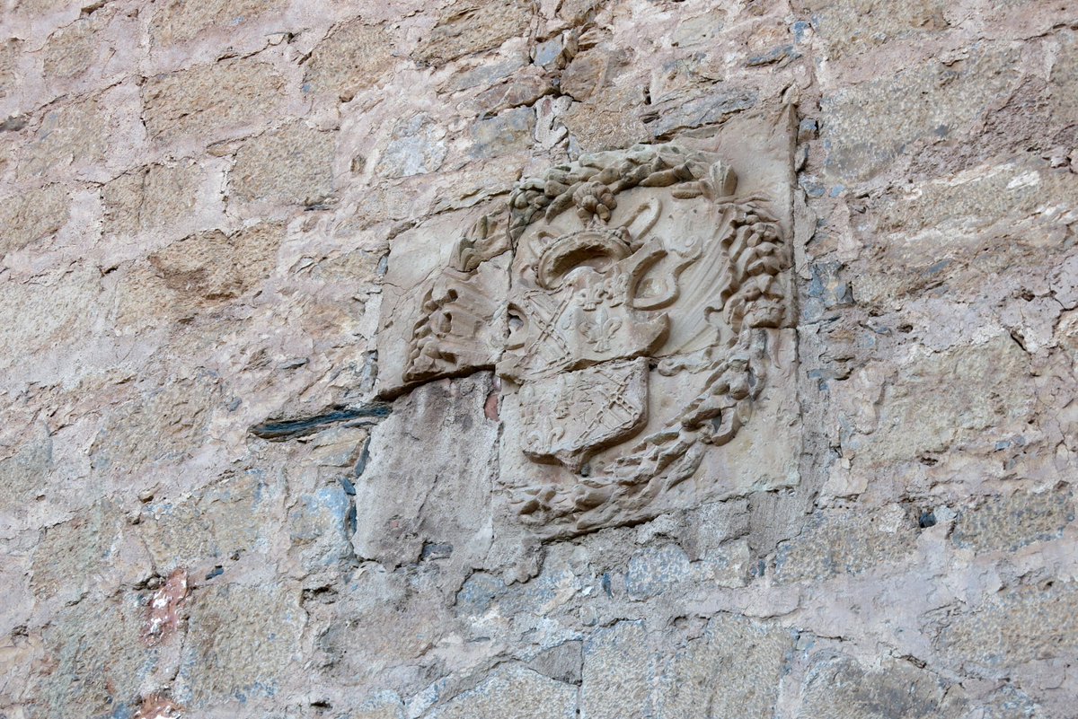Arturodelp's tweet photo. Ayer y hoy me he acercado al III Coloquio @AlVelAl_4R en La Calahorra [Granada]. Una grata experiencia. Lo mejor de todo el castillo-palacio de los Mendoza, que si bien goza de buena salud, es hora de que pase a manos públicas, y comiencen las labores de #conservación. 😅 https://t.co/cfjXgXFPxq