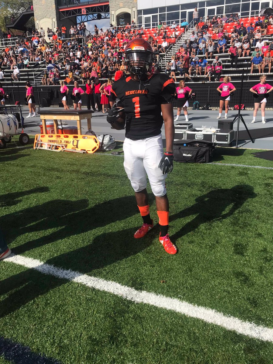 Bel_Neg22's tweet photo. Game day #BergFootball https://t.co/yMCUtNbjVt