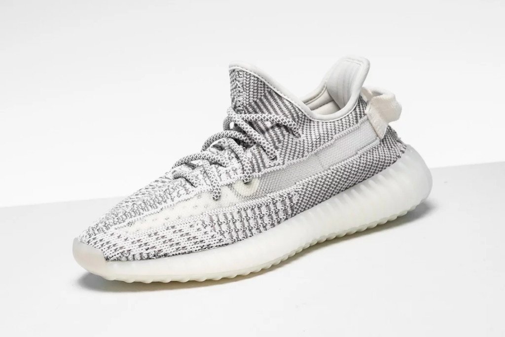 ComplexBets's tweet photo. The best look yet at the "Static" Adidas Yeezy Boost 350 V2. (via @StadiumGoods) https://t.co/306u8uVMYm https://t.co/849nD7KyDv