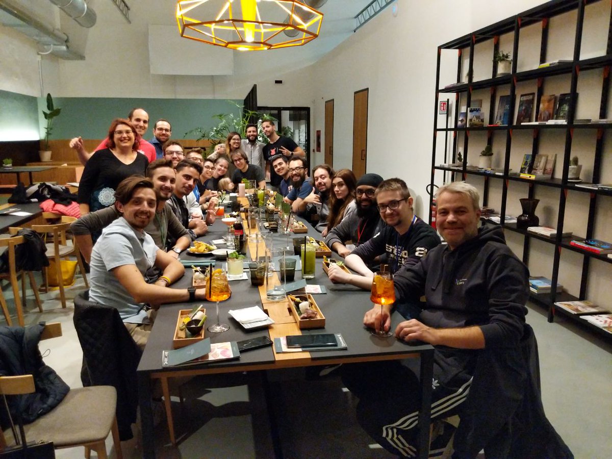 mik3lantoni0's tweet photo. #DevFest18 #DevFestMi18 dinner party #nerdipity #gdg https://t.co/aluCJIK94c
