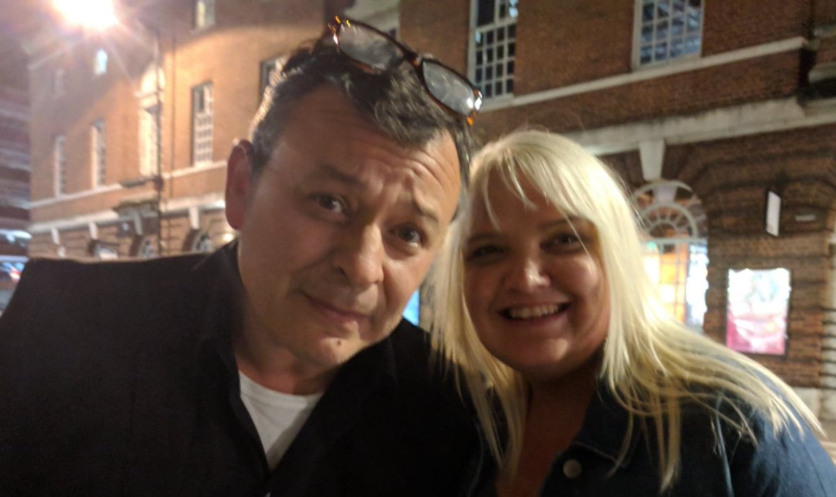 And 27 years after the first handshake we finally got the selfie! #ManicStreetPreachers #jamesdeanbradfield