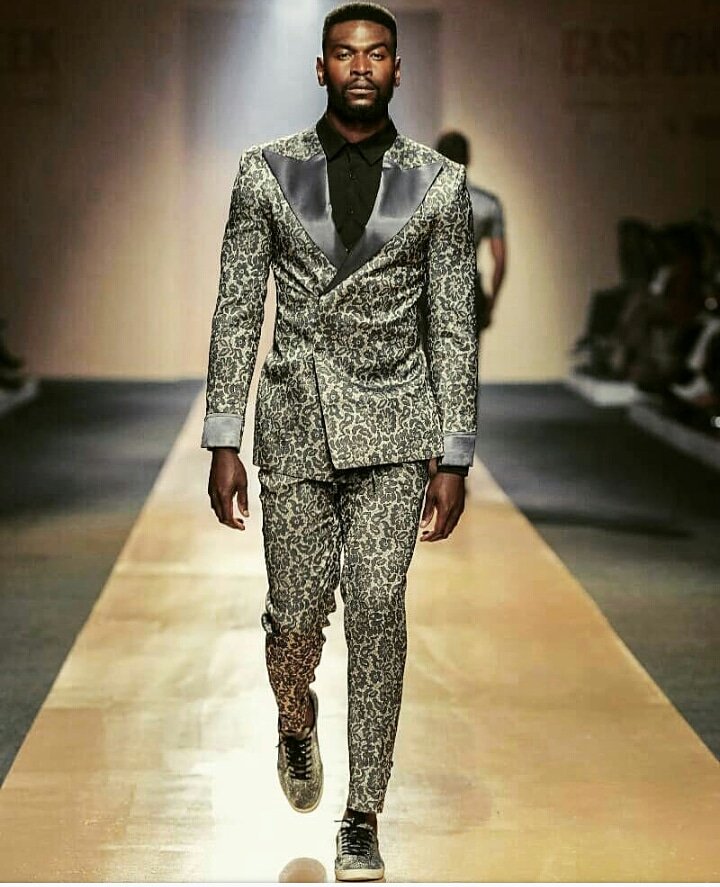 kingginasworld's tweet photo. "Sons of Major" by @sheriangowi
Model @ali_the_Nubian

#Coronation #SS19
#MensWear #LuxuryFashionBrand
#AFIJFW #JoburgFashionWeek 
#sheriangowi #XXXIX #LuxuryFashion #FashionBrand #Africa https://t.co/Yx48IdRRzk