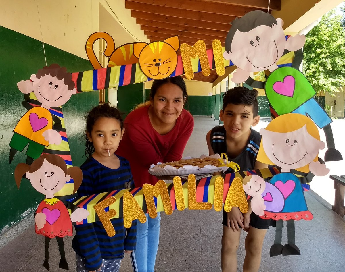 hatsepsut70's tweet photo. #JornadaDeLaFamiliaEnCPPS 💖Mi Familia💖🎨Taller de Arte🎨Esc. Gauffin🎨 @artydance23 @aniberruezo @UrtubeyJM @patriciapinasco @fguillesaavedra @FerSiarezEa @AlancayDel @SilvanaAyllon @adeprogresivo @SDelCastilloNoe @diegojamoreno @jnbejarano https://t.co/11O1kXPgyM