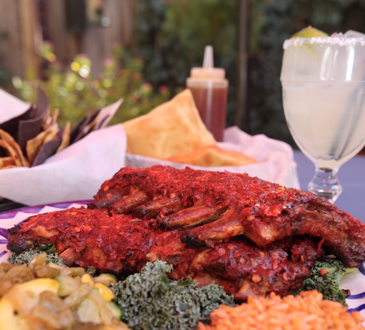 ElPinto's tweet image. More reservations were opened up for tonight (Sat) at Elpinto.com since the winds are blowing out the Balloon Glow tonight. We have Hatch chile roasting and Mariachis playing 6-8