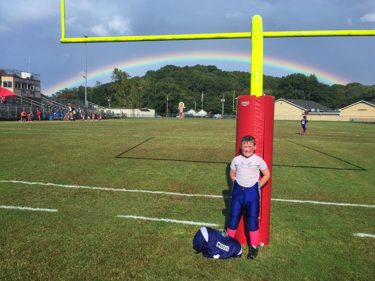 AncloudAndy's tweet image. Blake rocking his pink #BreastCancerAwareness socks and eye black for today’s game.  Plus he had 2 fumble recoveries, 2 sacks, and 6 tackles.  #tigerfootball #GoBigBlue #3rdgrade