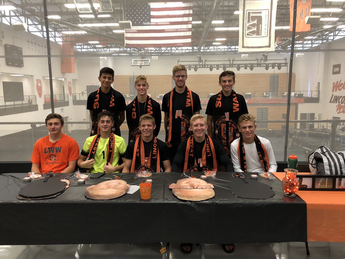 LWW_Soccer's tweet photo. Warriors Senior Night!⚽️ Congrats Greg, Marek, Kyle, David, Nolan, Logan, Alex, Connor, and Mark! https://t.co/vuvIyf2Tpg