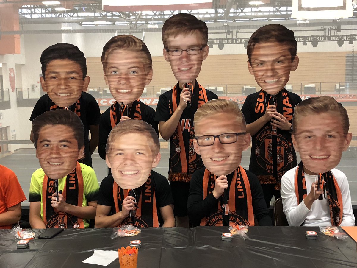 LWW_Soccer's tweet photo. Warriors Senior Night!⚽️ Congrats Greg, Marek, Kyle, David, Nolan, Logan, Alex, Connor, and Mark! https://t.co/vuvIyf2Tpg