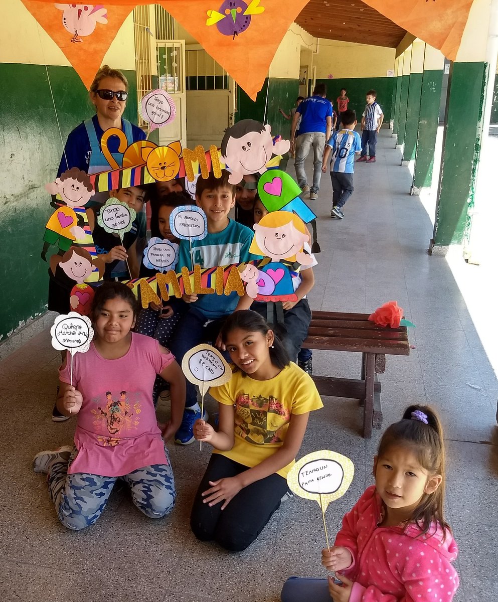 hatsepsut70's tweet photo. #JornadaDeLaFamiliaEnCPPS 💖 Juntos somos más💖🎨 Taller de Arte 🎨Esc. Gauffin 🎨 @artydance23 @aniberruezo @UrtubeyJM @patriciapinasco @FerSiarezEa @AlancayDel @SilvanaAyllon @fguillesaavedra @jnbejarano @diegojamoreno @adeprogresivo https://t.co/rJUlxd0jpR