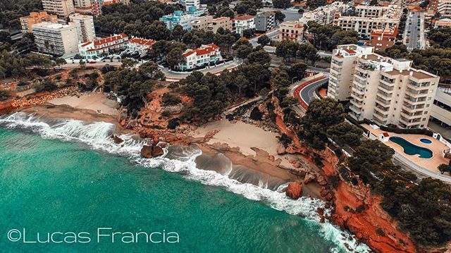 Fin de semana a la playa
•
•
•
•
•
#ocean #blue #mavicpro2 #mavic #water #summertime #sand #holidays #relax #waves #beachlife #paradise #summer2018 #mare #海 #wave #seaside #beachday #cloudporn #dji #drone #dronestagram #drones #dronesphotography … ift.tt/2C0H0fx