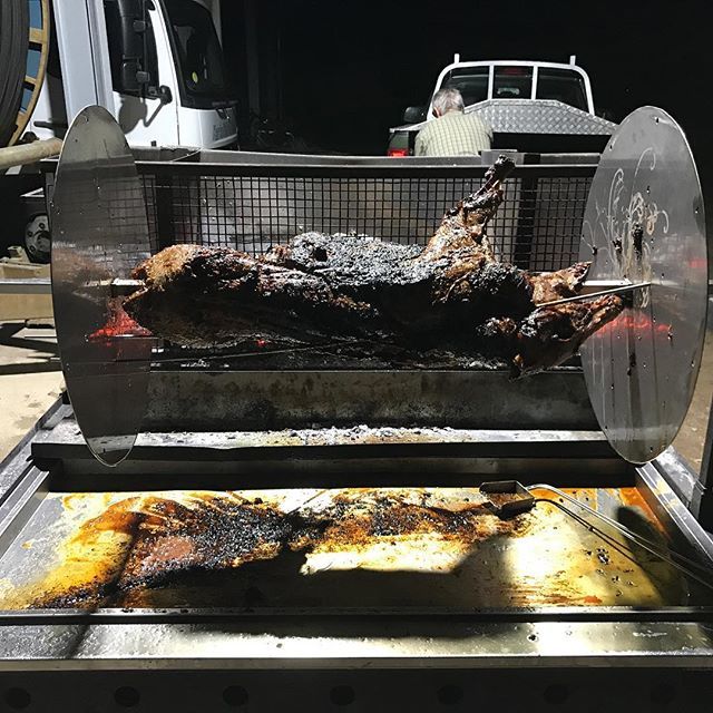 Heute gibt es #spanferkel bei der Vorstellung der neuen Reviernachbarn. Bin gerne der Einladung gefolgt. #schwarzwild #jagd #schüsseltreiben #brauchtum ift.tt/2Qvb4nt