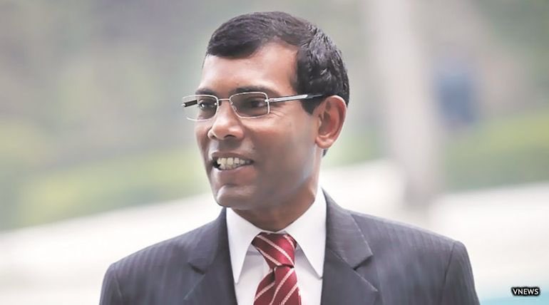 xaryrahmed's tweet photo. Dhivehinge Hihthakuge Raees, Raees @MohamedNasheed Ahves Insaafulibi Minivan Kurevenjehey!!
#FreeRN https://t.co/e4VtKGVuuu