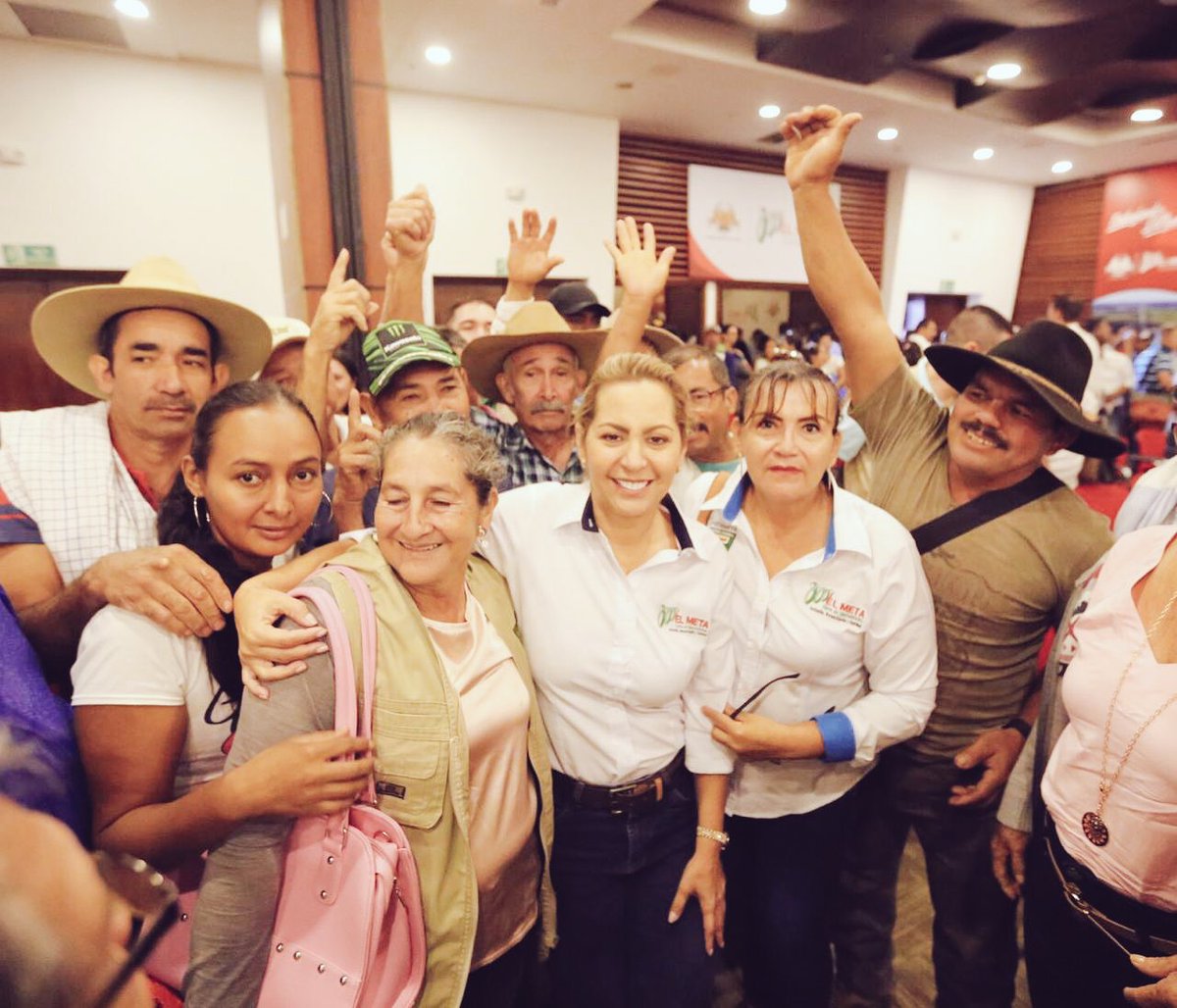 marcela_amayag's tweet photo. Los #ConveniosSolidarios son la herramienta por medio de la cual desde la @GobMeta hemos empoderado a las JAC del departamento, ¡la fórmula es sencilla!, nosotros ponemos los recursos y las juntas los ejecutan. 320 de ellas hoy entraron a formar parte de la segunda fase. 🤝 https://t.co/ebQ1uECv5g