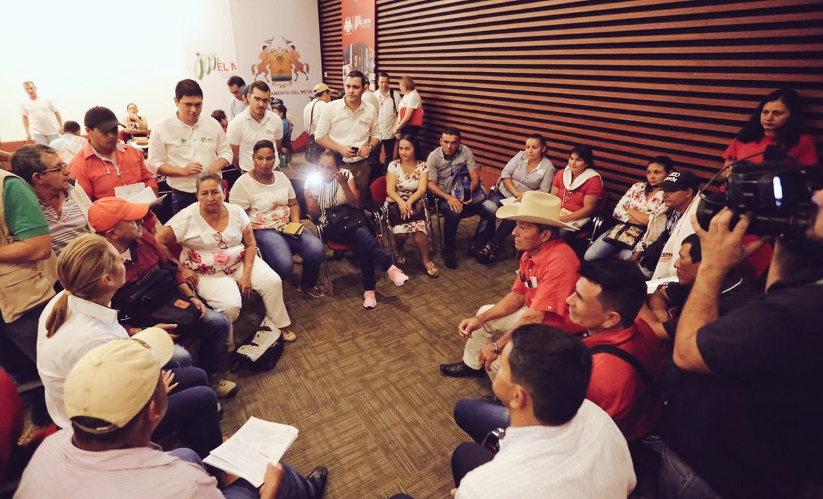 marcela_amayag's tweet photo. Los #ConveniosSolidarios son la herramienta por medio de la cual desde la @GobMeta hemos empoderado a las JAC del departamento, ¡la fórmula es sencilla!, nosotros ponemos los recursos y las juntas los ejecutan. 320 de ellas hoy entraron a formar parte de la segunda fase. 🤝 https://t.co/ebQ1uECv5g