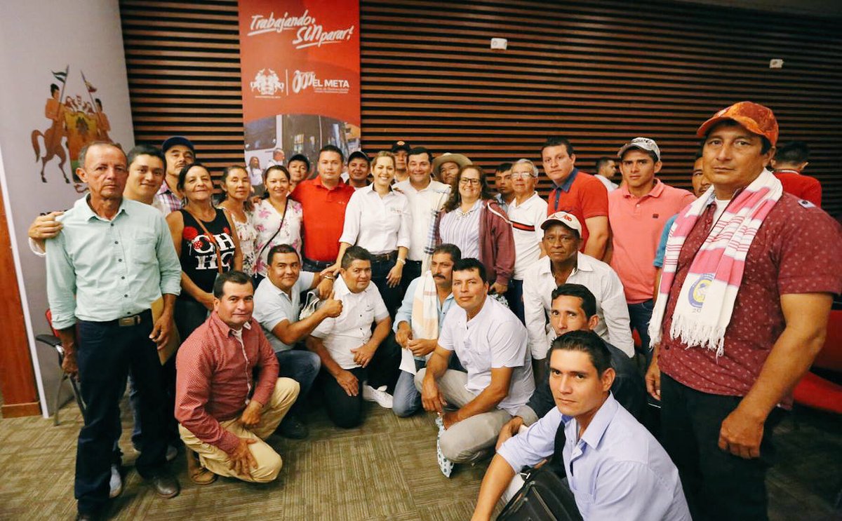 marcela_amayag's tweet photo. Los #ConveniosSolidarios son la herramienta por medio de la cual desde la @GobMeta hemos empoderado a las JAC del departamento, ¡la fórmula es sencilla!, nosotros ponemos los recursos y las juntas los ejecutan. 320 de ellas hoy entraron a formar parte de la segunda fase. 🤝 https://t.co/ebQ1uECv5g