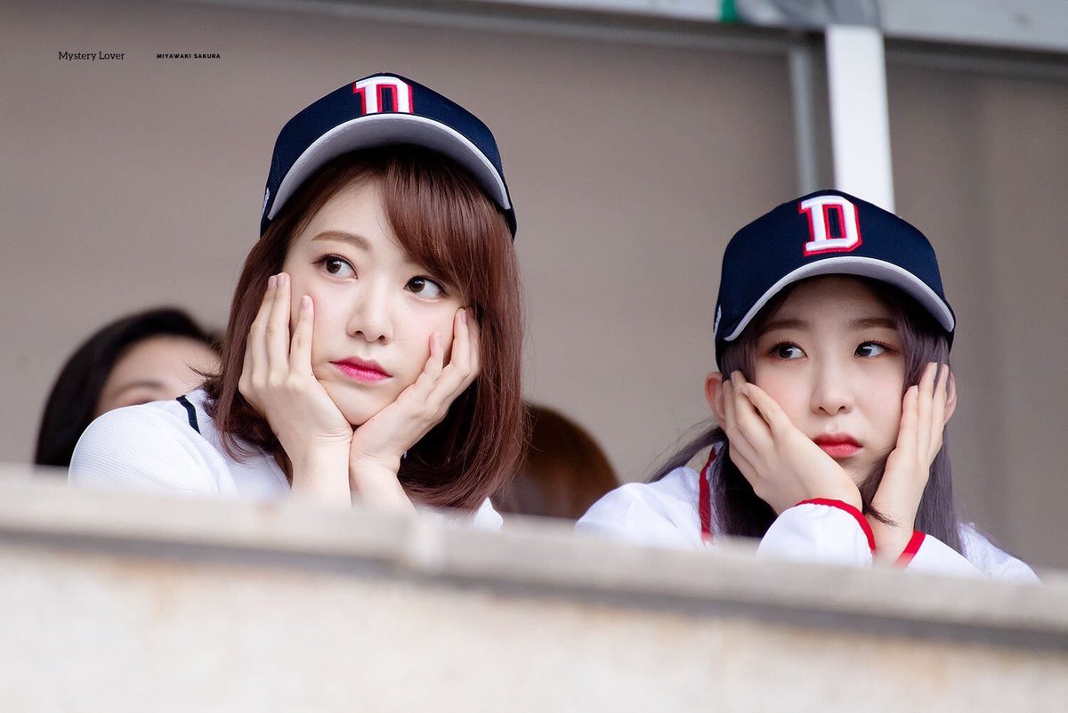 ggroupswcap's tweet photo. sakura, chaeyeon; izone https://t.co/d4AzyEAOMu