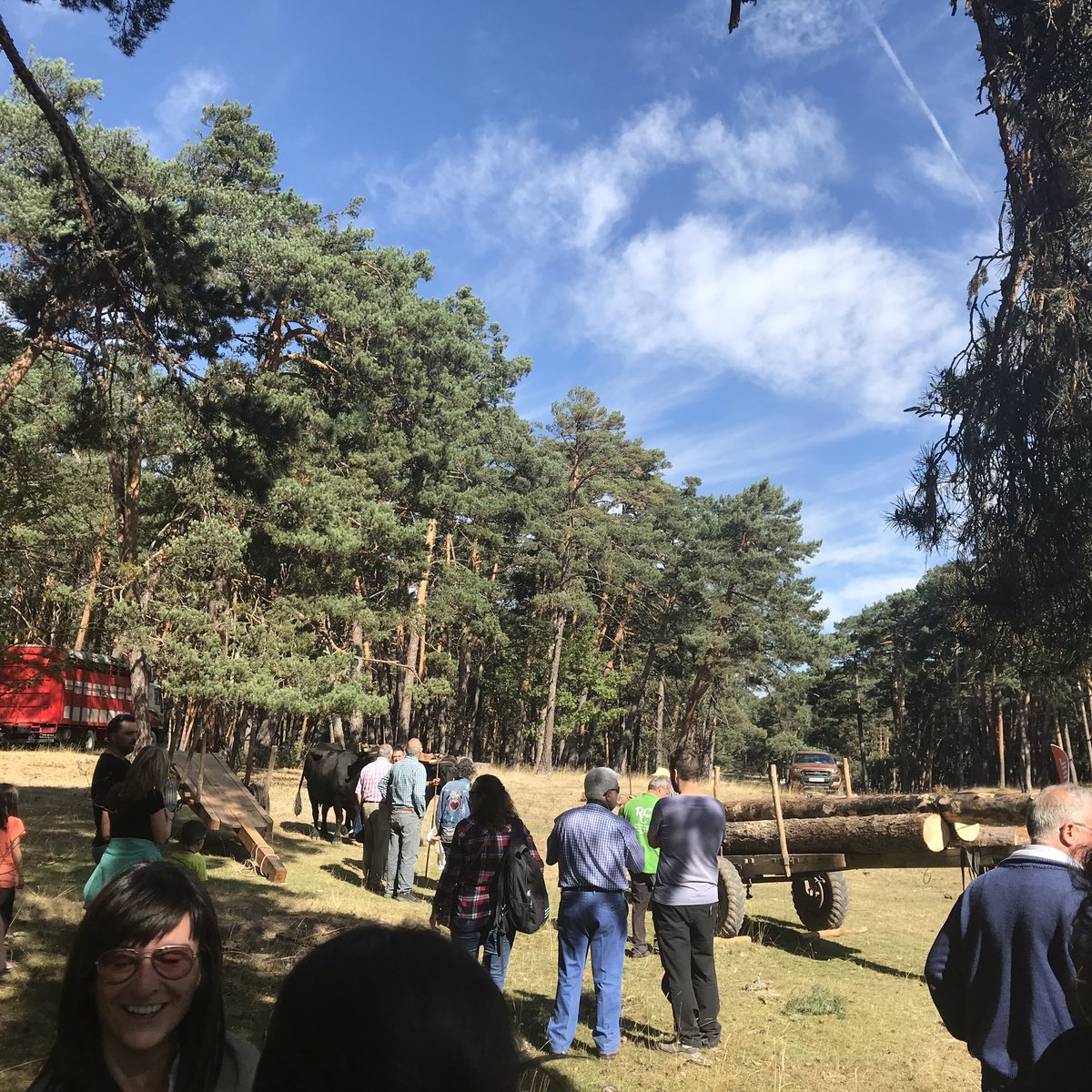 cortes_estherpe's tweet photo. Hoy de visita a la #Feria #Forestal #CABFOREST en #CabrejasDelPinar (#Soria). Enhorabuena al Ayuntamiento por la organización #EligeSoria con @dipsoria @jcyl @FCesefor @micocyl @UVa_es @briflubia https://t.co/KaNJq8rXE0