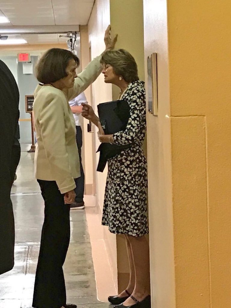 tellthetruth59's tweet photo. Really #SenMurkowski! We're know who you're in bed with https://t.co/wYhdKtvw3v