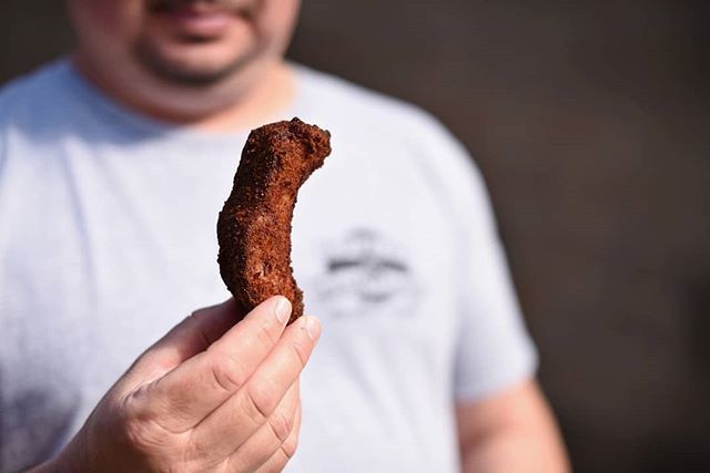 ediblesandesstl's tweet photo. We'll be serving our award-winning Fried Ribs along with some tasty Brisket Jambalaya today out at LINFEST at Lindenwood Park from 11am-4pm so come join in some fun under the sun! #essentials #linfest #stlparks https://t.co/fObYxW8gSf