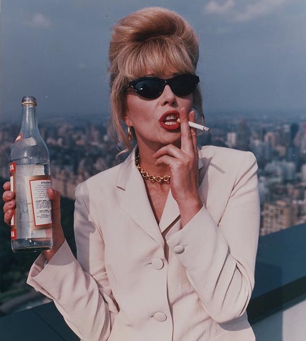 VVapers's tweet photo. Tonight’s Entertainment!! Patsy !!!!# Belfastwaterf https://t.co/HNsQQNRyiB