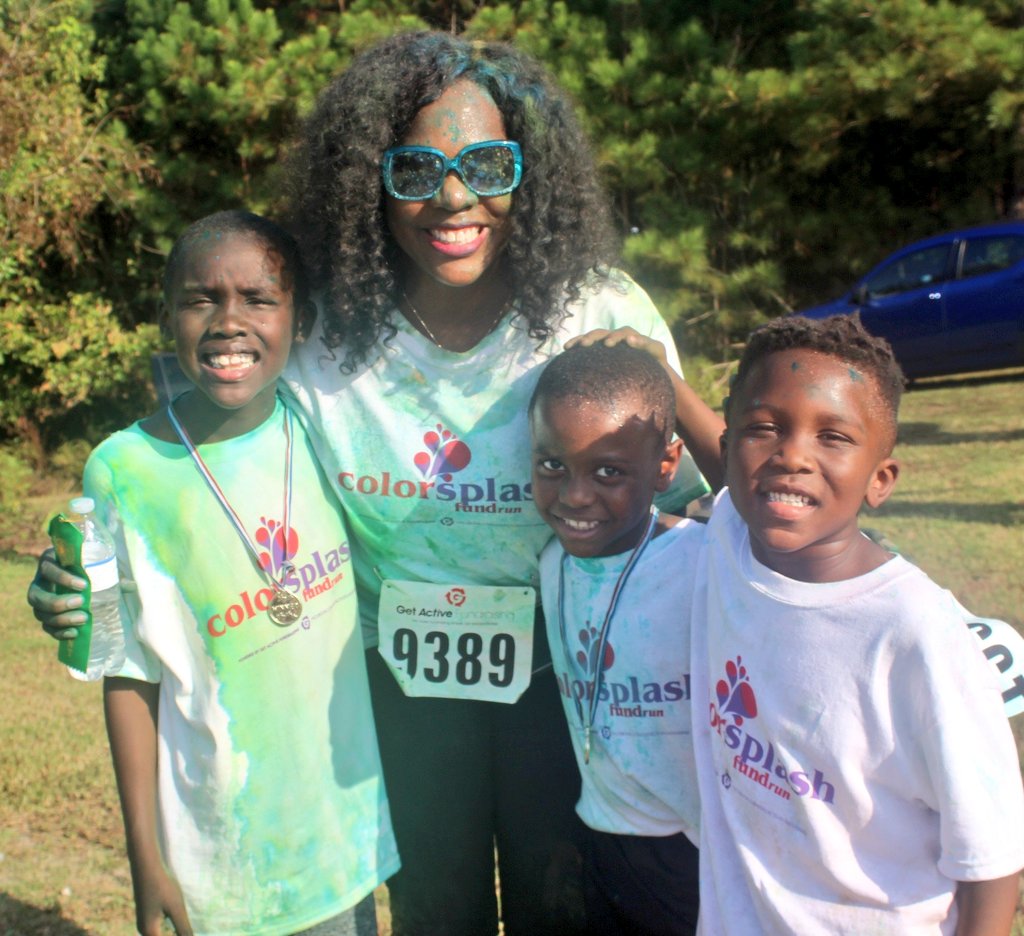 Pressleyteach's tweet photo. We โคโคโคโค our princiPAL @APSDeerwood. #5k #ColorRun #LexileMatters #run4reading #RunForReading #NoLimit2019 https://t.co/DK2bIkvnLz