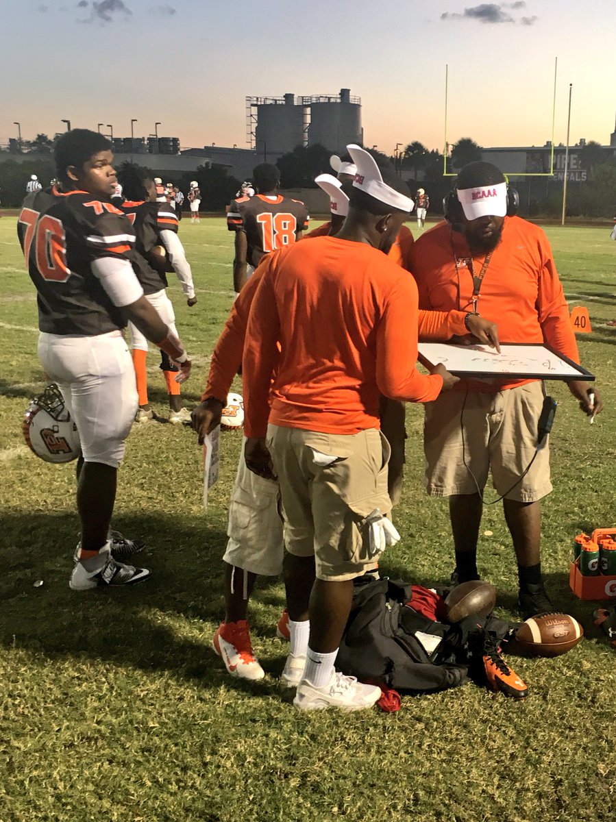 piperprincipal's tweet photo. Congratulations to the @piperhsfootball team on a Great Win Last Night Against Monarch High School! It Was an Incredible Night of Football, Band, and Cheering! #PiperFun #PiperPride #OneProudPrincipal https://t.co/KUAJci8HKQ