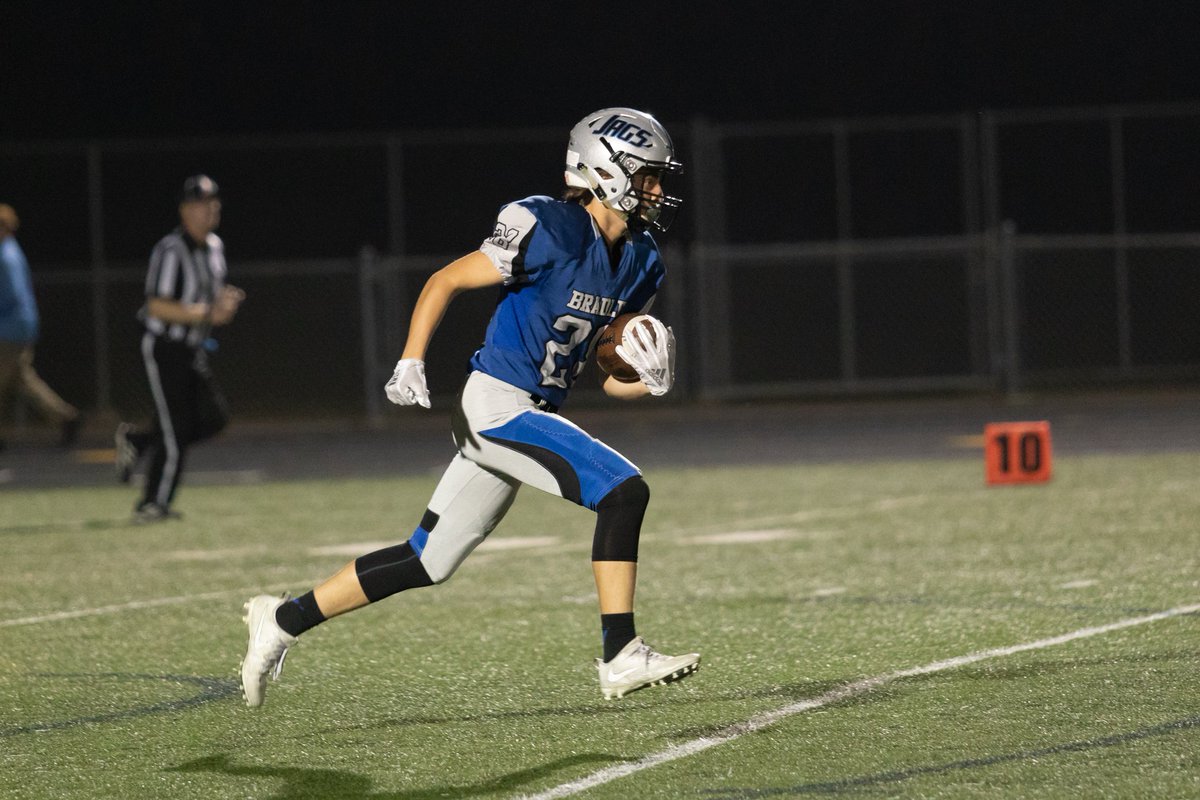 pixByAndy's tweet photo. Kickoff return by No.28 JD. #GoJags https://t.co/23Kjl3hMLB