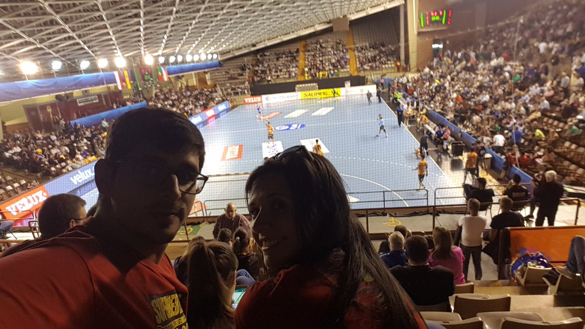 aliLaMilla's tweet photo. Disfrutando del partido del Ademar! Gracias a @QuesosMarsan  por las entradas!!! 🙂 https://t.co/OMKwkgfIK9