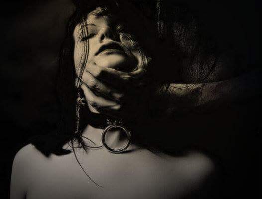 Zaya_Shadow's tweet photo. Tentaciones 
      Hay muchas

  Que merezcan el pecado
          Pocas. https://t.co/SsgaFHRyPe