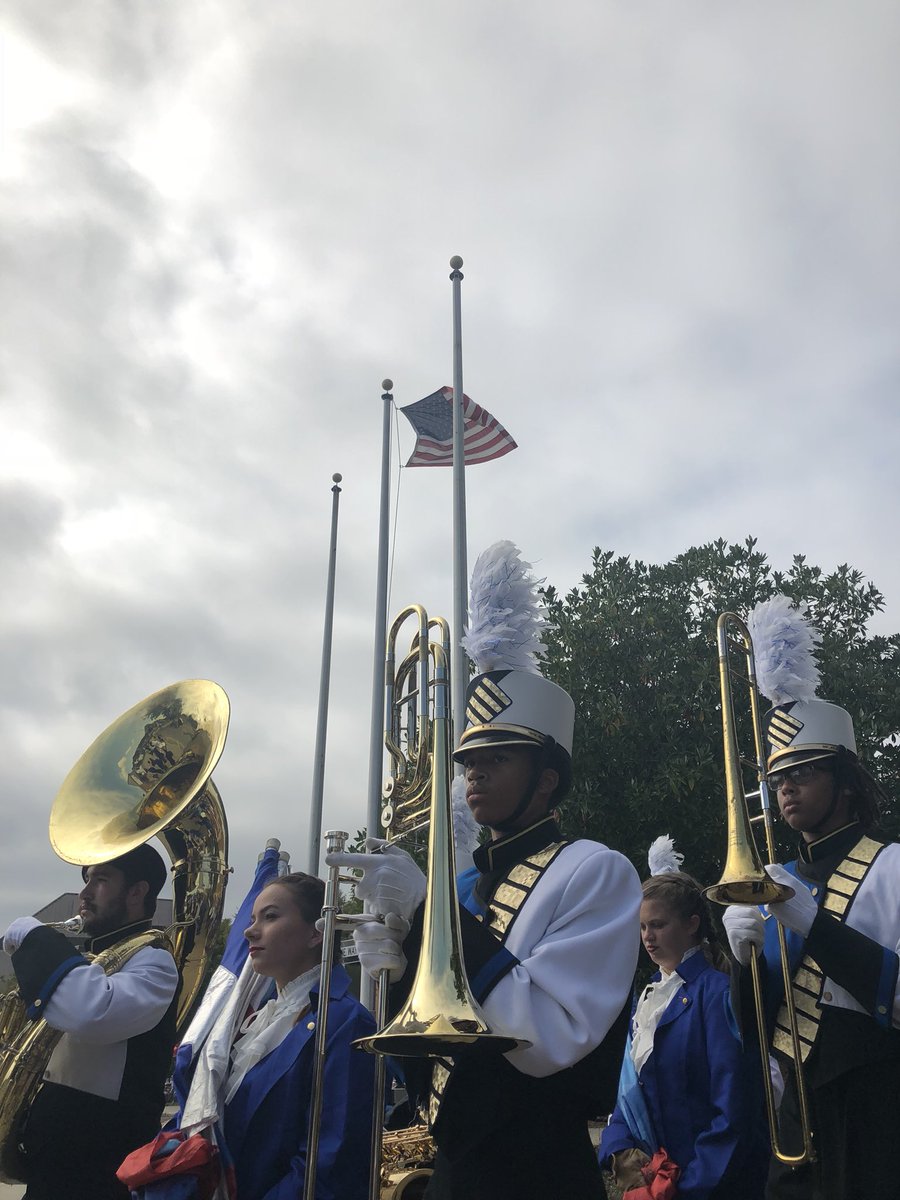 CalvertBand's tweet photo. About to take the field at Broadneck High! #PrePerformancePic @THECalvertHigh  @usbands https://t.co/9c49rbzPcS