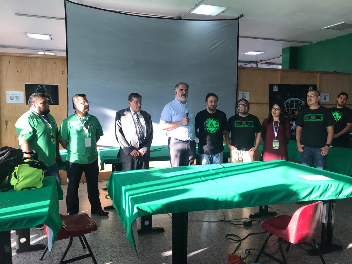 hackdef's tweet photo. Gran organización del #HackDef18 
Gracias ESIME Culhuacán por hacerlo posible, encabezada por el Dr. Gabriel Sánchez https://t.co/V7mGaN5SSM