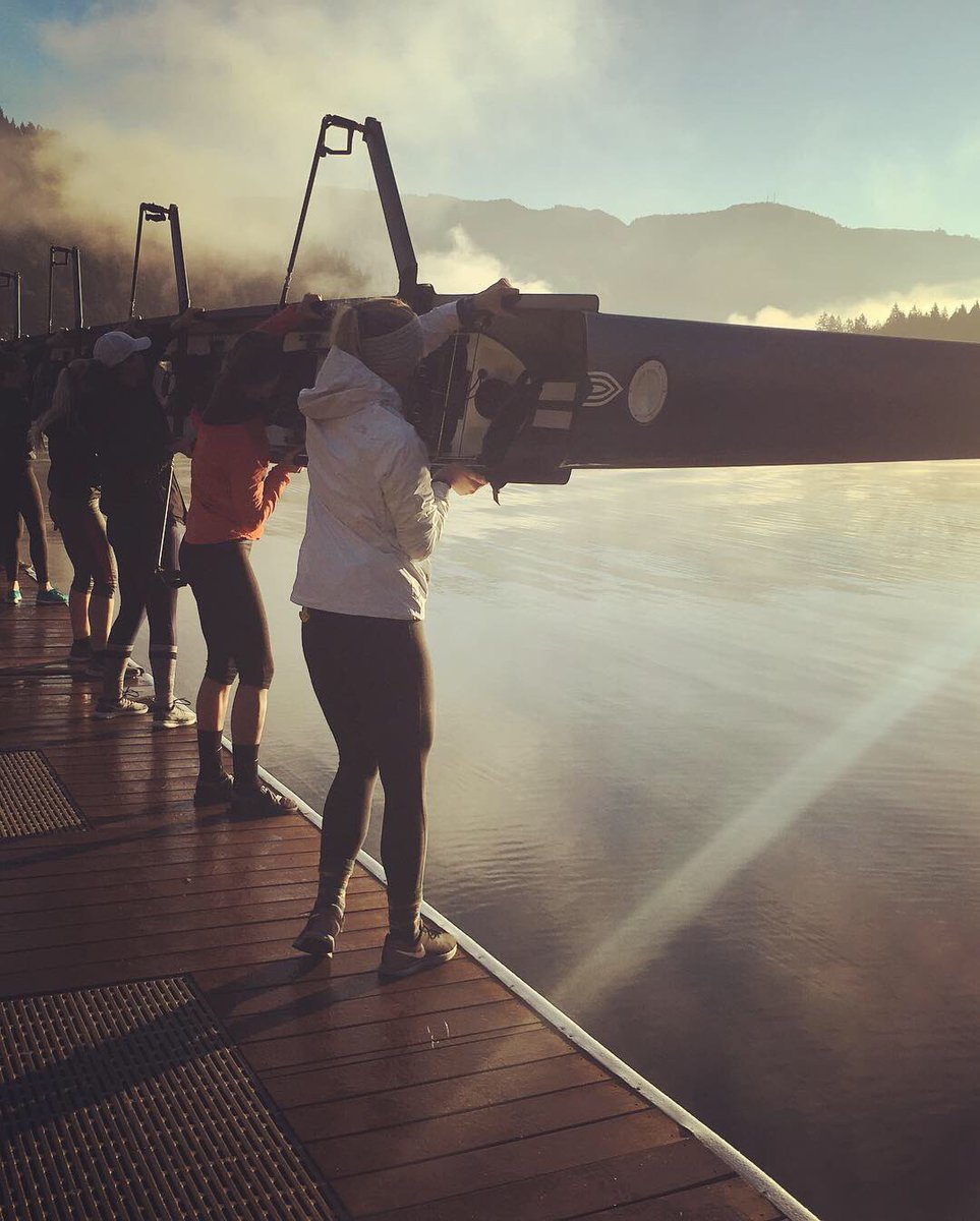 WWU_Rowing's tweet photo. It was the perfect day for our Novices to learn how to row! #rowviks #walkons #novicerowing #cantwaitformonday https://t.co/oDXFaejCHJ