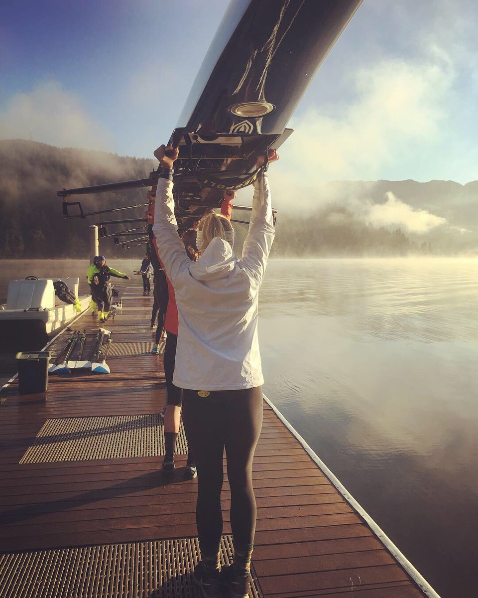 WWU_Rowing's tweet photo. It was the perfect day for our Novices to learn how to row! #rowviks #walkons #novicerowing #cantwaitformonday https://t.co/oDXFaejCHJ