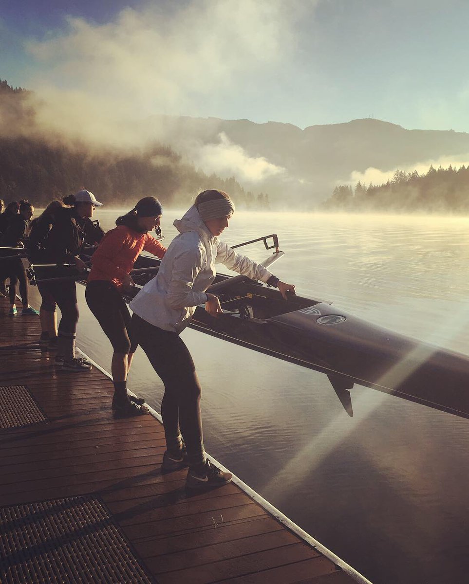 WWU_Rowing's tweet photo. It was the perfect day for our Novices to learn how to row! #rowviks #walkons #novicerowing #cantwaitformonday https://t.co/oDXFaejCHJ