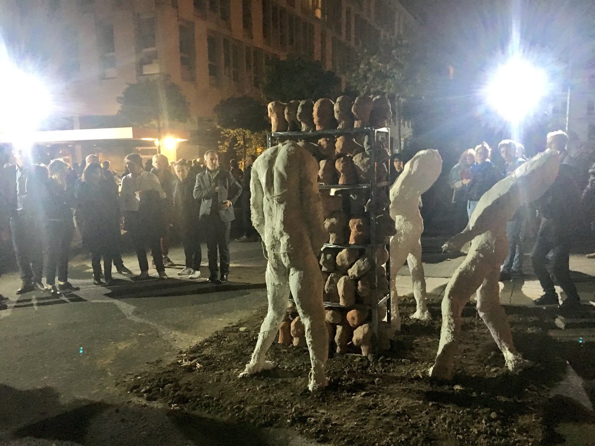 Anne_Hidalgo's tweet photo. Pour la #NuitBlanche, les œuvres et performances de Min Ho, du groupe de danseurs Suzanne, de Sadikou Oukpedjo et de Benedetto Bufalino investissent la Cité internationale des arts. ✨✨ #Paris https://t.co/IWP2mjdKWr
