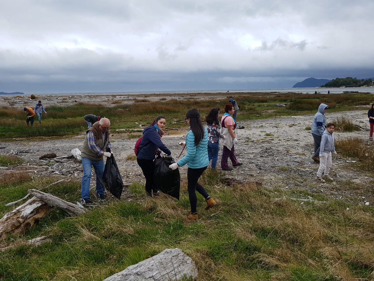 Hoy, una nueva jornada de limpieza de playas realizó la <a href="/CapuertoChaiten/">Capuerto Chaiten</a>, en playa Chaitén y bahía Toninas, donde participó el grupo Scout de Chaitén, el Sr. Gobernador Provincial de Palena, personal municipal y vecinos en general. Gracias a todos. Excelente trabajo.