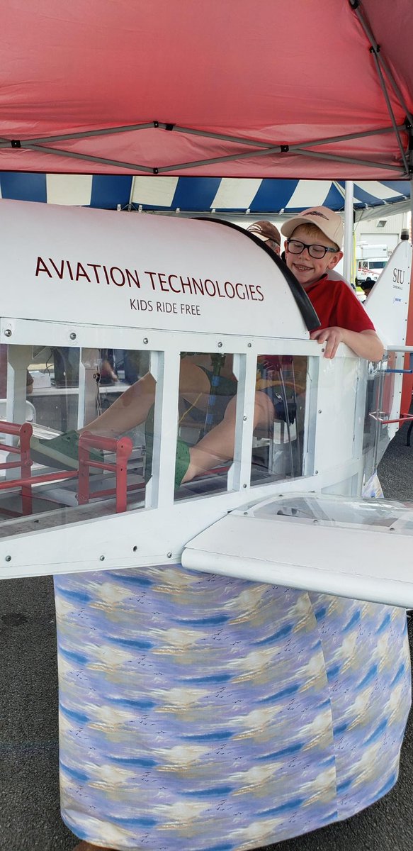 Enjoying time with the grandkids at the @AOPA event at Jackson County Airport. <a href="/SIUAviation/">SIU Aviation</a>  #ThisIsSIU #Salukis
