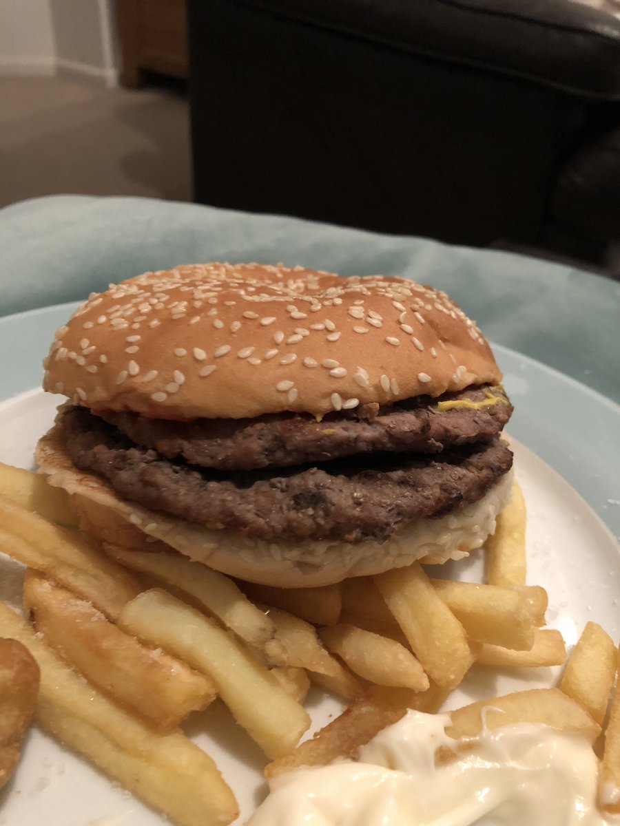 dannb1986's tweet photo. Just went to @burgerking in Coventry and what I ordered to what I received surely can’t be seen as exceptable!!! It didn’t even have any cheese!!! #disgrace #burgerkingareshocking #paid20quidforthis?? #utterlydisguting #wontbegoingback https://t.co/fUrwWMwk6M