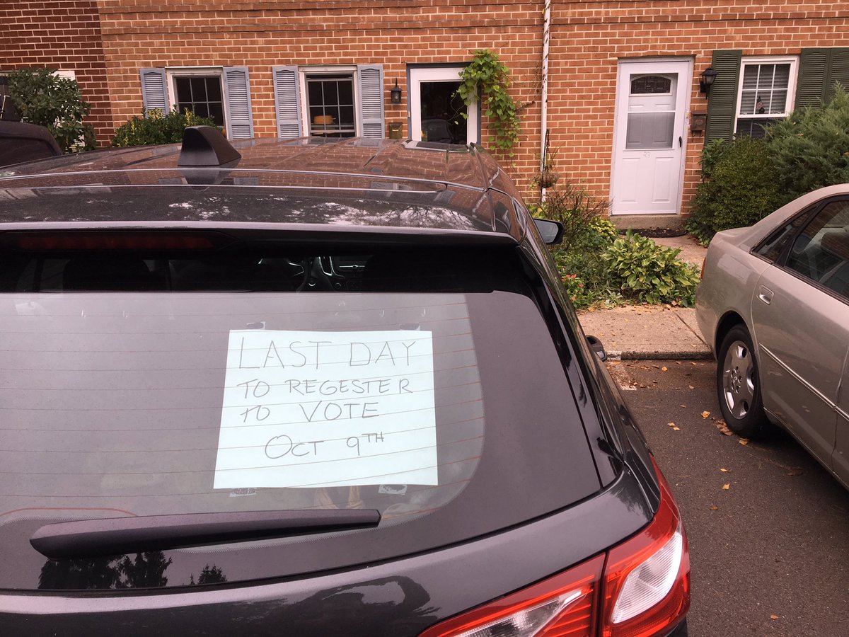 CaseyParent1's tweet photo. Look at this awsome sign i saw on a random car while I was out clipboarding!! #turffinds #youthvote https://t.co/czvjgeFbzi
