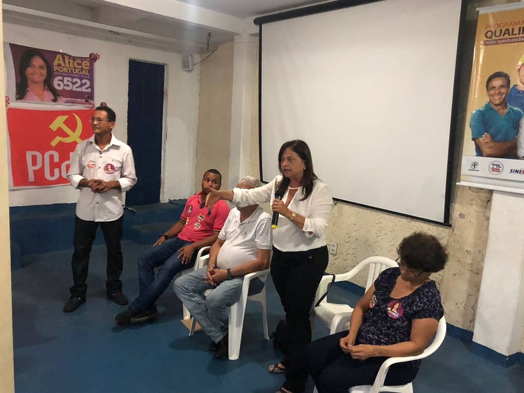 Alice_Portugal's tweet photo. Ontem estivemos reunidos com lideranças da Ribeira, Pedra Furada e Uruguai. Destacamos a importância de derrotarmos o fascismos nas urnas neste 7 de outubro e elegermos candidatos e candidatas comprometidos com a luta popular. 

#AlicePortugal6522
#AVozDaBahia
#EleNão
#AliceSim https://t.co/zN5angLtB0