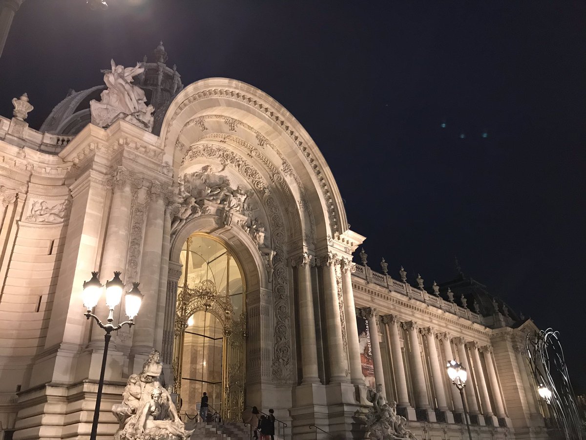 PetitPalais_'s tweet photo. C’est la #nuitblanche2018 au Petit Palais ! Jusqu’à 1h du matin, venez découvrir les installations en regard de la nouvelle galerie des sculptures du musée... https://t.co/y5vTHZu1bJ