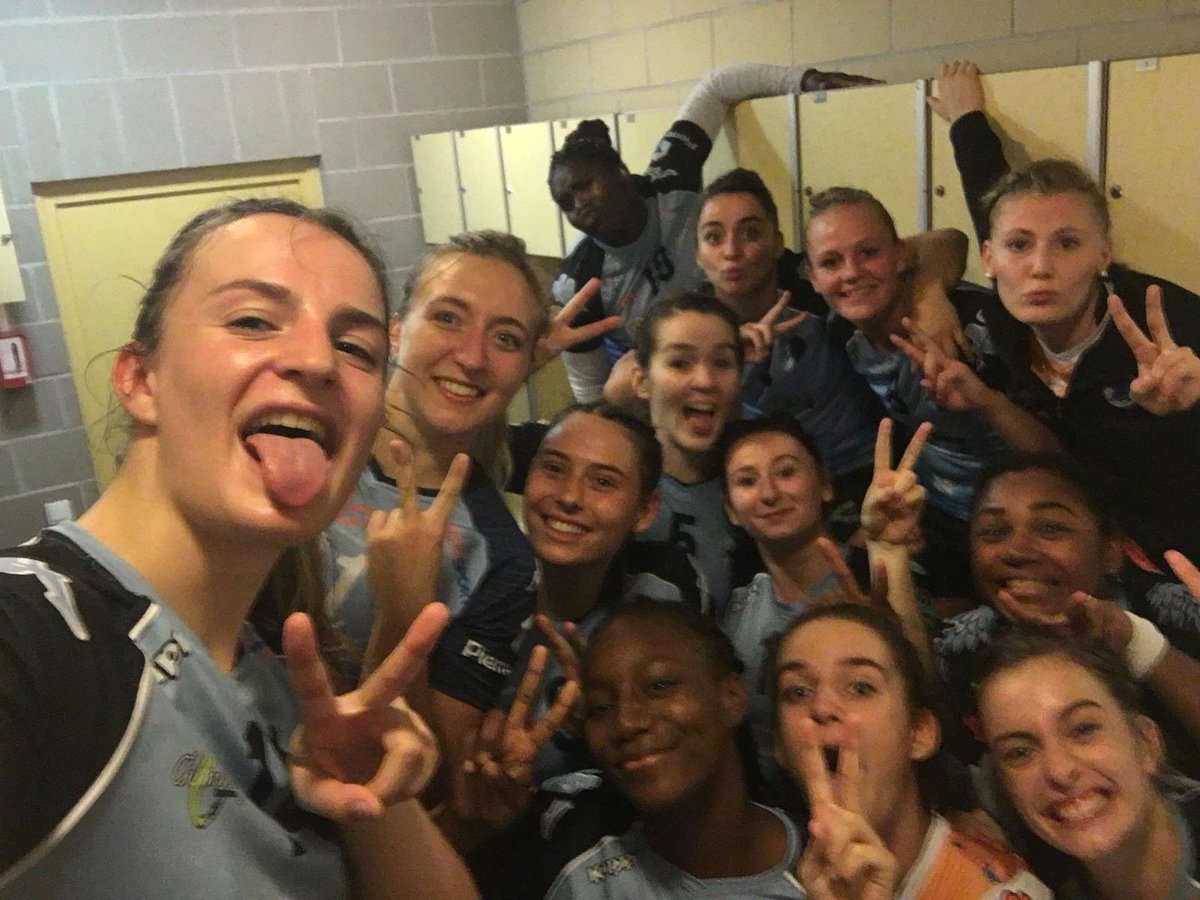 Escoffier_isa's tweet photo. Et une victoire de plus face aux rennaises pour la N1 du @CTHandBall 💪🏻😃 #chambray #handball #tropbienlesfilles #quelleequipe https://t.co/UmSqwyCim6