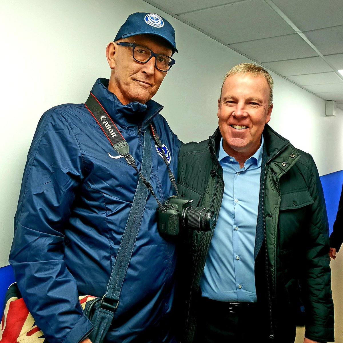 RoyLlowarch's tweet photo. Pompey Manager Kenny Jacket #kennyjacket #royllowarch #leagueone #efl #pompeyfc #pompey #pompeyboys #frattonpark #fratton #portsmouth #portsmouthfc #nikesoccer #nike #nike✔️ #footyseason #footballfans #soccerfans #soccer #coach #manager #footballmanager #footballmad #Football https://t.co/mdwWQnuZVa