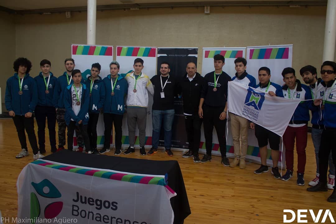 devaesportsarg's tweet photo. #RT | Entrega de medallas 🥇🥈🥉
.
.
.
#JuntosSomoseSports #eSports #DeportesElectronicos #JuegosBonaerenses2018 #EsportsEnLosBona #DevaeSports https://t.co/PTlgpuuO7u