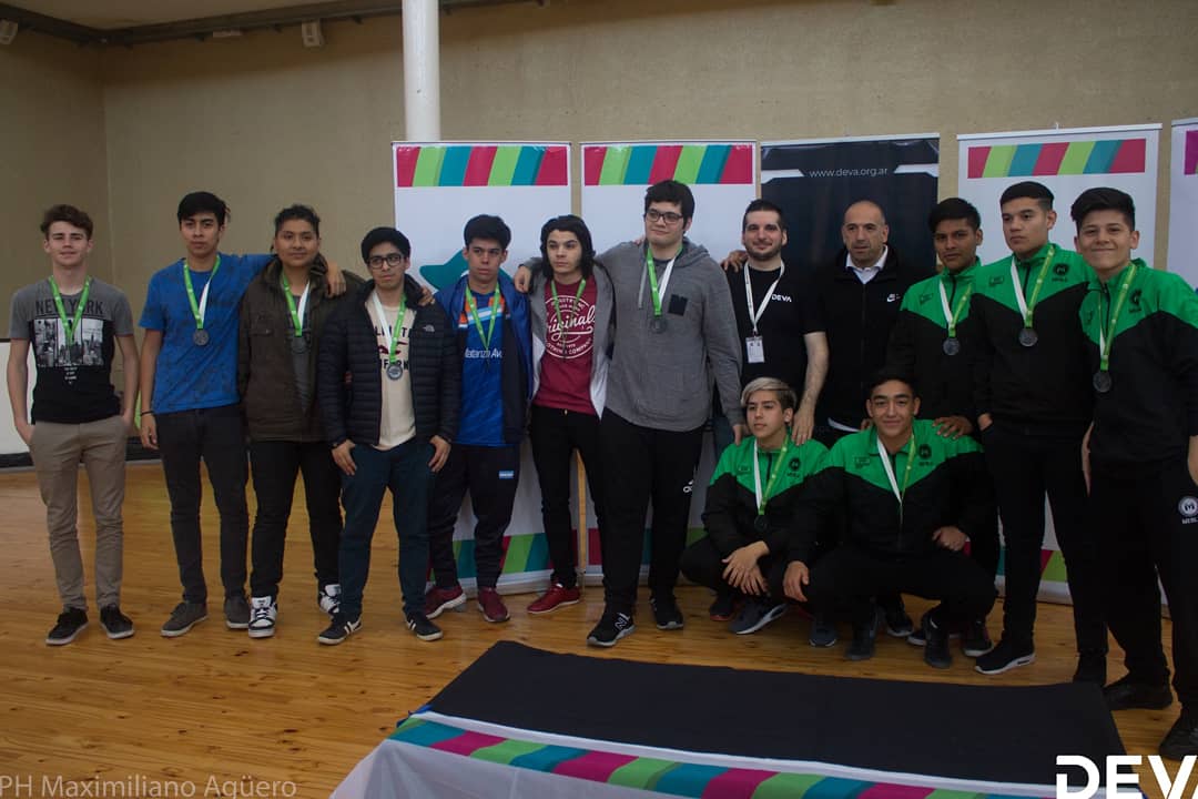 devaesportsarg's tweet photo. #RT | Entrega de medallas 🥇🥈🥉
.
.
.
#JuntosSomoseSports #eSports #DeportesElectronicos #JuegosBonaerenses2018 #EsportsEnLosBona #DevaeSports https://t.co/PTlgpuuO7u