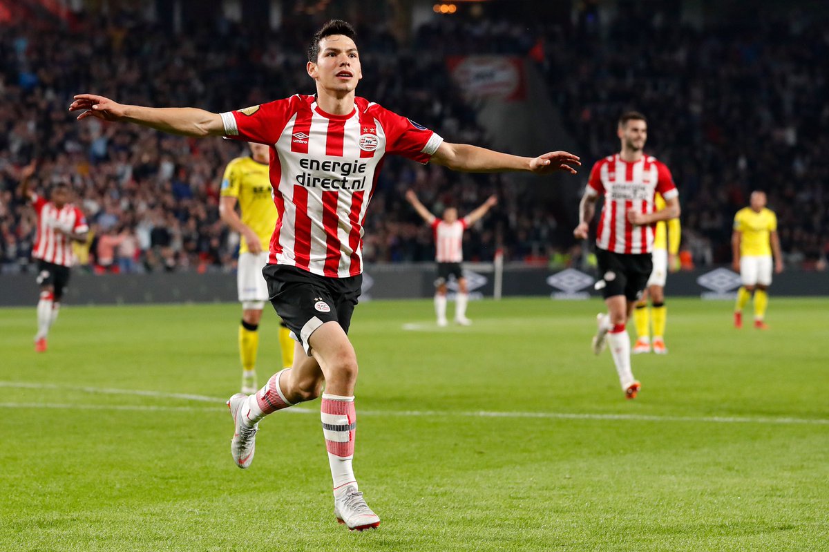 Chucky Lozano festejando su gol