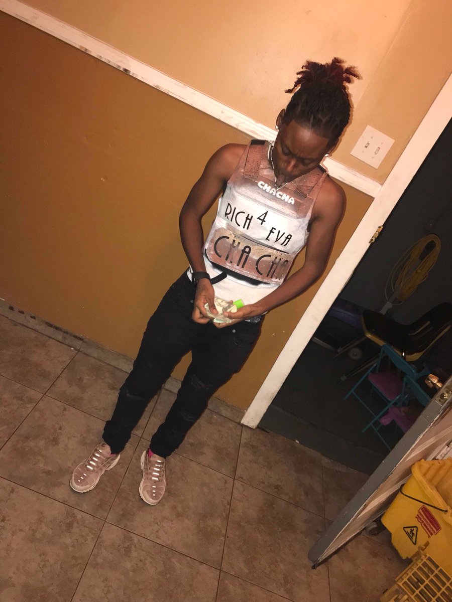 RichRudeCha's tweet photo. Niggas ain’t takin care of they business, you on top of yourrrss🎯💰#Rich4Eva #RichStar🖤🌟🕊 https://t.co/oTFHeaJOZx