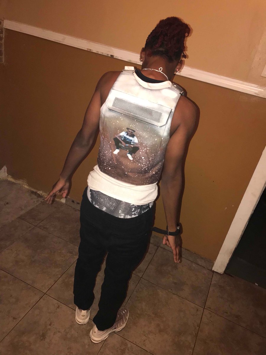 RichRudeCha's tweet photo. Niggas ain’t takin care of they business, you on top of yourrrss🎯💰#Rich4Eva #RichStar🖤🌟🕊 https://t.co/oTFHeaJOZx