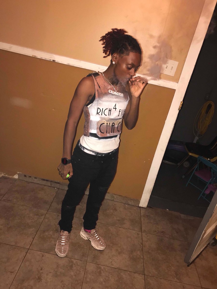 RichRudeCha's tweet photo. Niggas ain’t takin care of they business, you on top of yourrrss🎯💰#Rich4Eva #RichStar🖤🌟🕊 https://t.co/oTFHeaJOZx